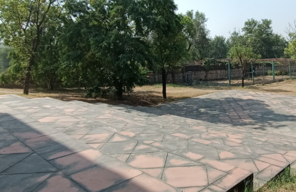 Step Walls showing way to go in to an open space